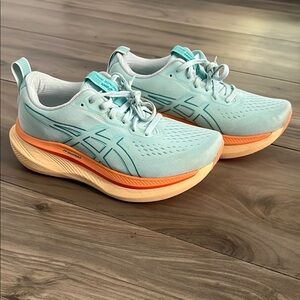 ASICS Women's Glideride Max running shoes size 7.5